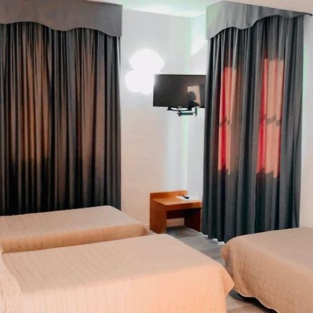La Lanterna Hotel โคลอร์โน ภายนอก รูปภาพ
