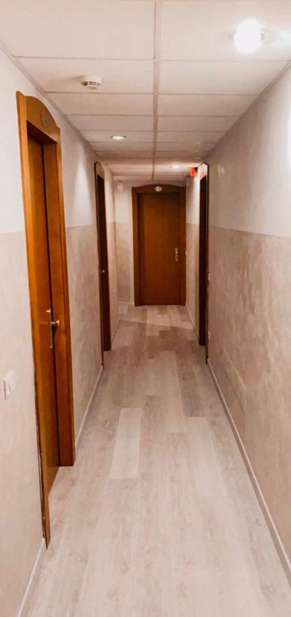 La Lanterna Hotel โคลอร์โน ภายนอก รูปภาพ